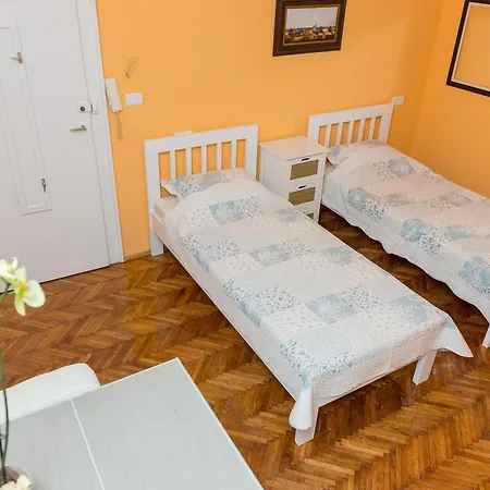 Apartments Girasole Novi Sad Oda fotoğraf